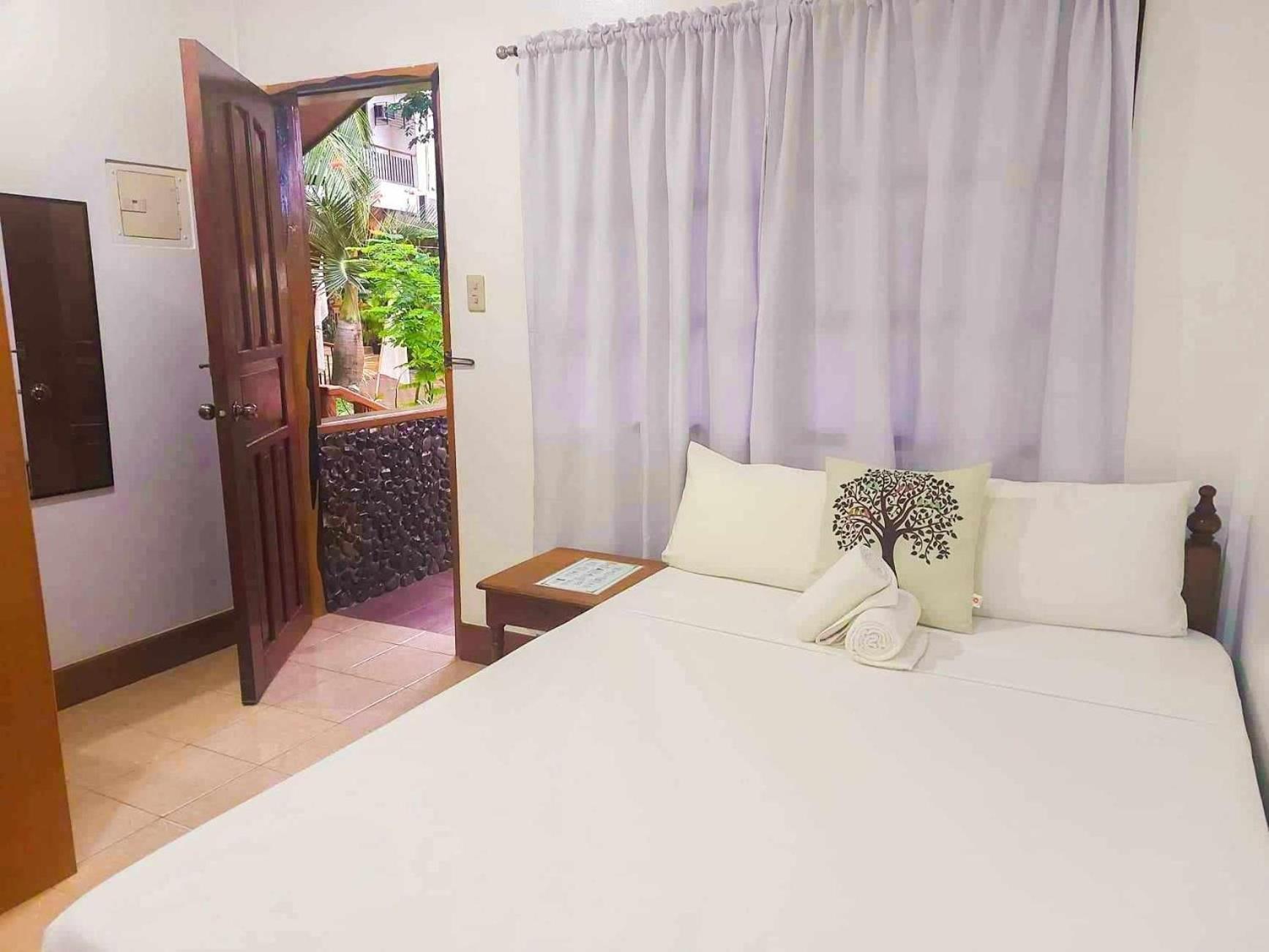 Jurias Garden Hotel Эль-Нидо Экстерьер фото